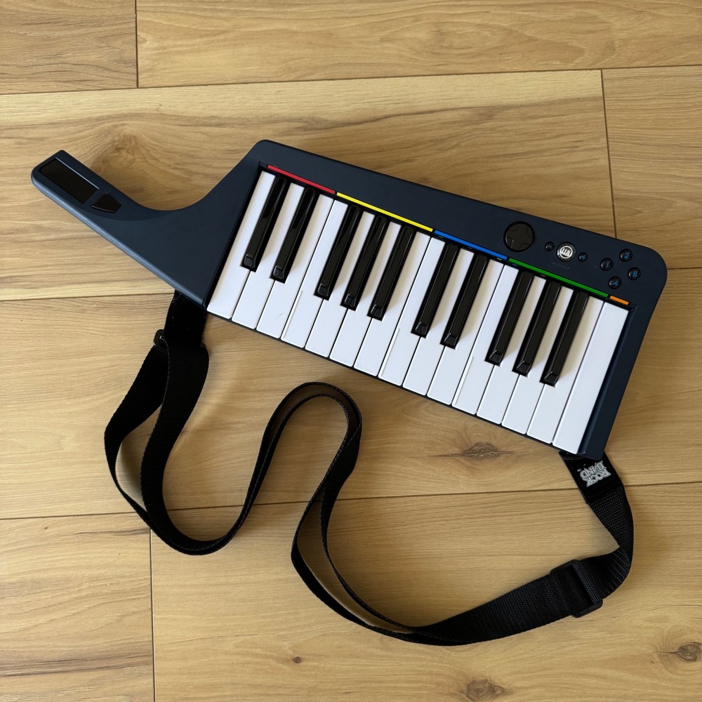 Rock Band 3 Wireless Keyboard Controller Mad Catz Keytar Black Strap, No Dongle